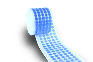 Mėlynos spalvos, apskritimų formos lipni juosta. Atsparumas karščiui iki 204 °C. Immagine